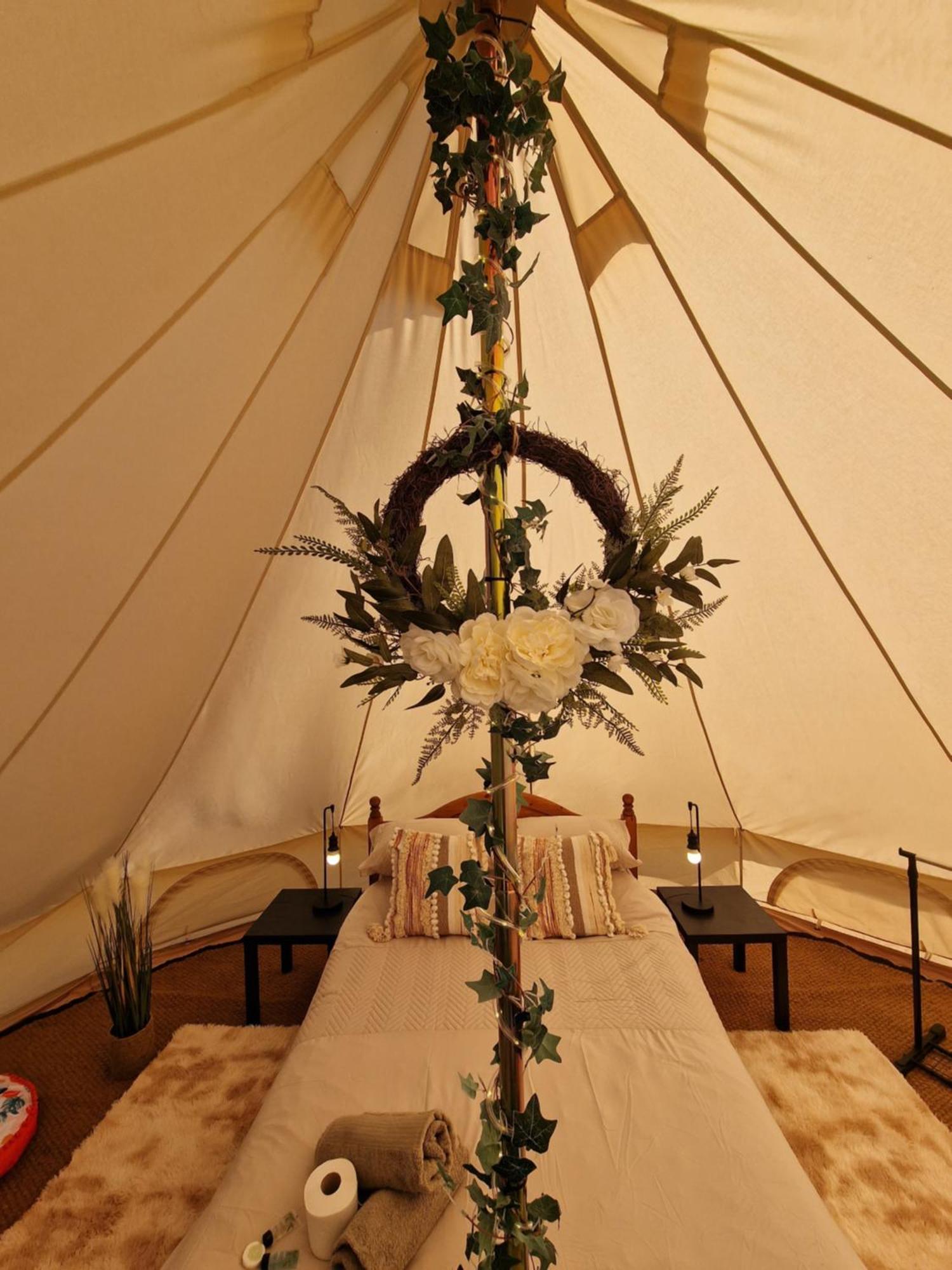 Beautiful 1-Bed Bell Tent In ホーリーヘッド エクステリア 写真